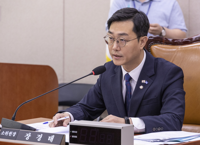 김건희 여사 50대 남성과 은밀한 문자 500건 특검서 포착