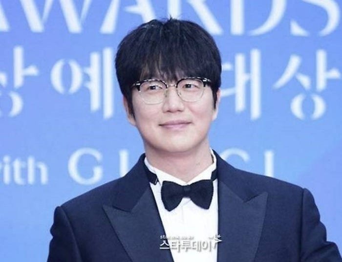 “‘노쇼 <b>사기</b>’ 피해자 도왔다”…<b>성시경</b>, <b>매니저</b> 배신 충격 속 전해진...