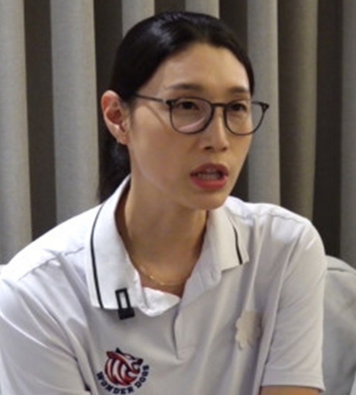 ‘신인<b>감독</b> <b>김연경</b>’ 대<b>위기</b>…백채림·윤영인·김나희 훈련 명단 제외,...