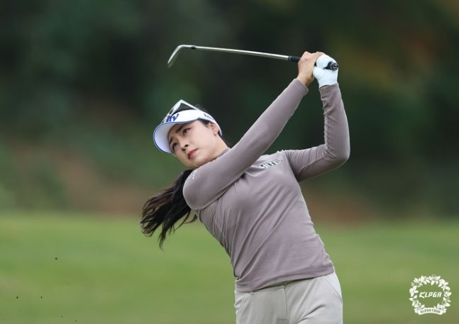 <b>윤이나</b>, 마침내 LPGA 첫 톱10...기상 악화로 최종일 4라운드 취소