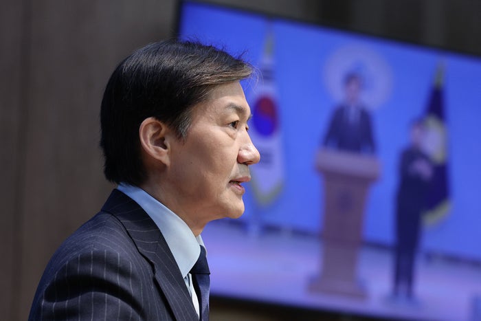 “선거 이기는 강소정당 되겠다” <b>조국</b>, <b>당 대표 출마</b> 공식선언