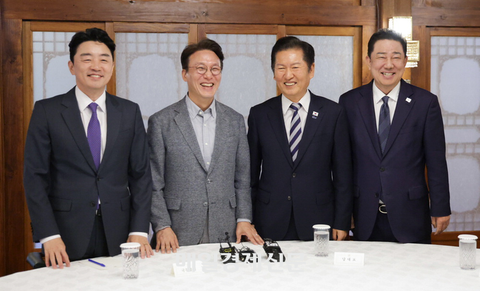 “근시안적 단견” <b>김민석</b>, 오세훈 직격…<b>종묘 초고층 개발</b>에 공개 비판