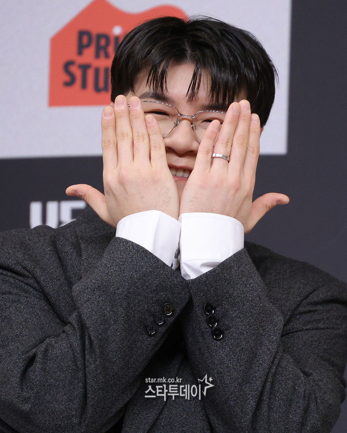 [포토]신용재, 원조 <b>베일드 뮤지션</b>