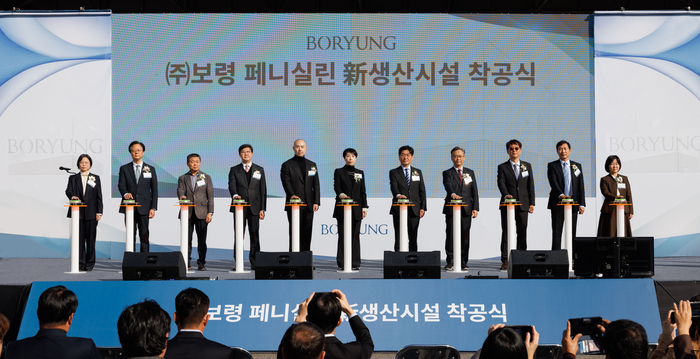 보령 페니실린 신규 생산시설 착공식에서 참석자들이 기념 세레머니를 진행하고 있다. 사진=보령