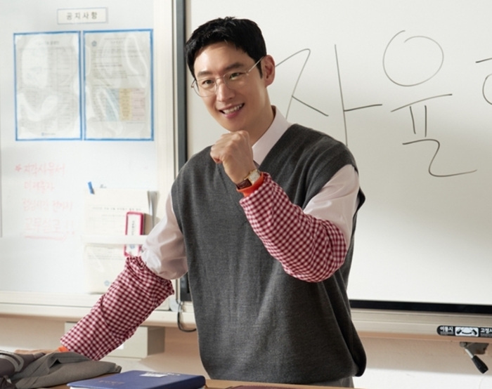 ‘<b>모범택시3</b>’ 이제훈, 화제의 부캐 ‘<b>황인성 쌤</b>’ 소환…여전한 맑눈광...