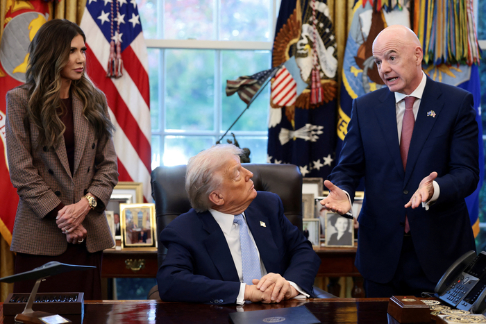 President Donald Trump holds a meeting with the ‘2026 FIFA World Cup White House Task Force’ on the 17th (local time) at the White House. [AP=Yonhap News]