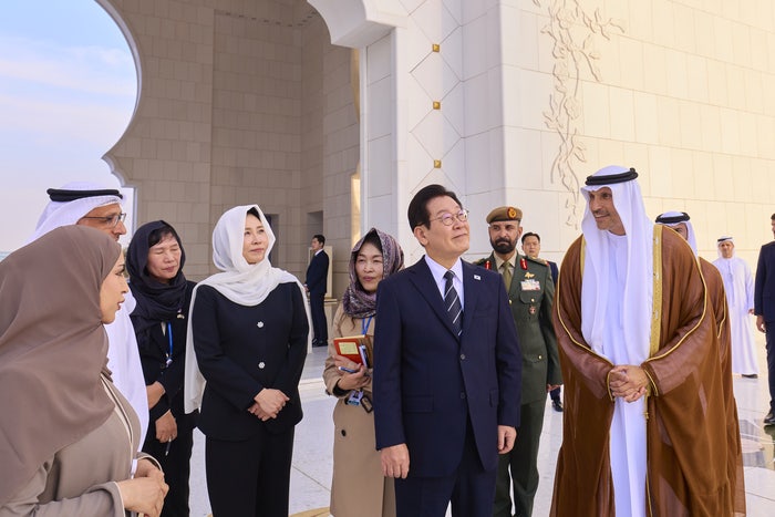 <b>이재명</b> 대통령 “한국, <b>UAE</b>에 AI 반도체 공급할 파트너”