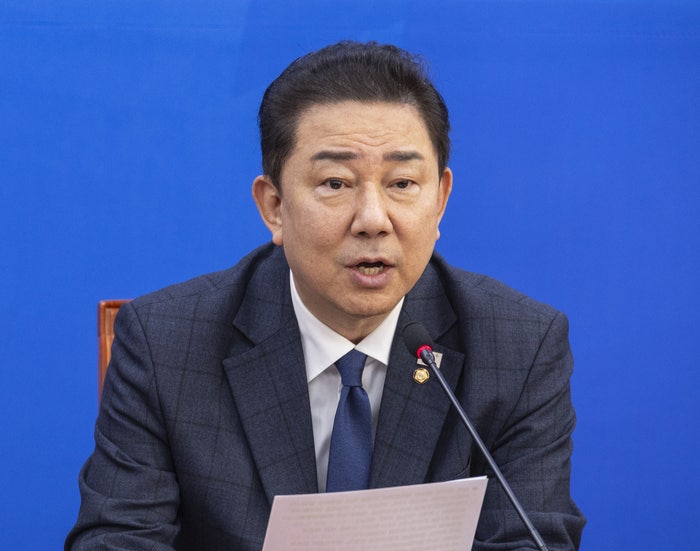 <b>김병기</b> “기업 발목 잡은 <b>규제</b>, 과감히 걷어내겠다…<b>네거티브</b> 체계로”