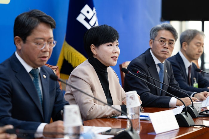 “퇴임 대법관 대법원 사건 수임 제한해야”…<b>검찰</b>·사법부 압박 이어가...