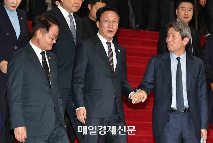 김민석 “<b>한동훈</b> 만나면 ‘<b>론스타 취소</b>신청 잘하셨다’ 말할 것”