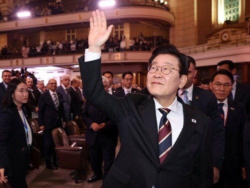 <b>이재명</b> 대통령 남아공 도착…<b>G20</b> 정상회의 참석 ‘ AI·포용성장 논의’