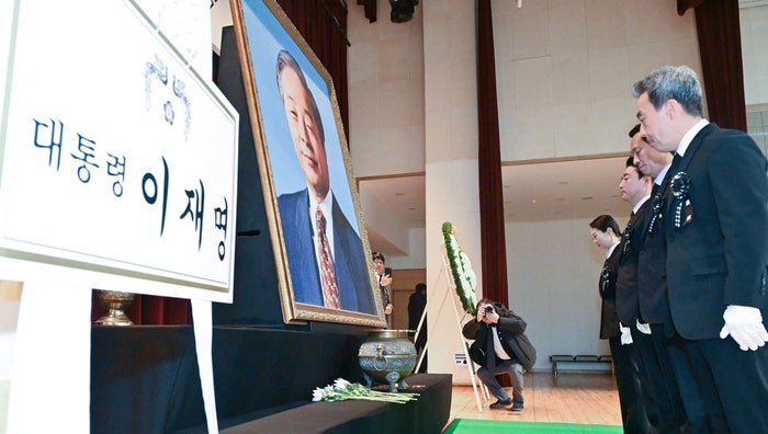“이러니 김어준 아바타”…YS 차남, 10주기 불참한 <b>민주당</b>에 ‘<b>맹비난</b>...