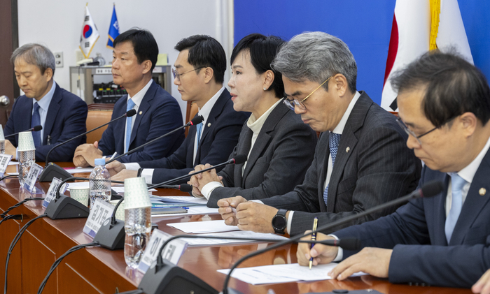 더불어민주당 사법불신 극복·사법행정 정상화 TF 전현희 위원장이 지난 10일 국회에서 열린 TF 두 번째 전체 회의에서 발언하고 있다. [연합뉴스]