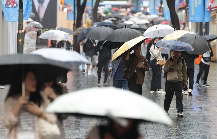 “우산 챙기세요”…화요일 <b>전국</b> 비 오고 곳곳 눈<b>소식</b>