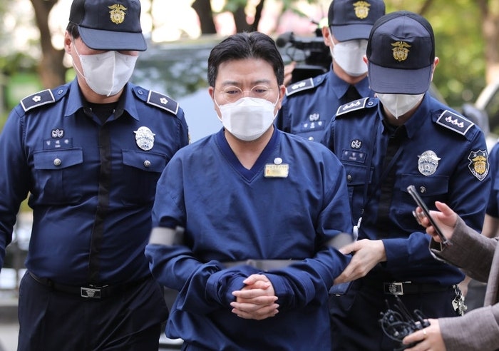 ‘사상 최대 주가조작’ <b>라덕연</b>, 2심서 징역 25년서 8년으로 <b>감형</b>