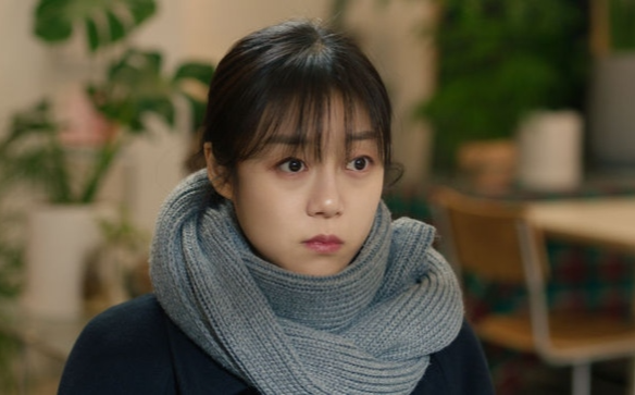 영화 ‘망내인: 얼굴 없는 살인자들’이 오는 다음달 17일 개봉을 확정하고 ‘소은’ 역으로 열연한 고 강서하의 마지막 모습이 담긴 캐릭터 스틸을 공개했다. [사진출처 = 영화 스틸