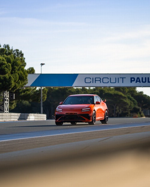 속도·우아함 함께 달렸다… 제네시스 첫 고성능 전기차