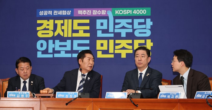 민주당, ‘지선 <b>출마</b>’ 최고위원 오늘부터 줄사퇴…정청래 지도부는 유...