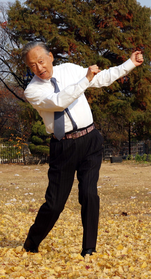 "드라이버 잡고 200야드 가뿐 … 95세에도 홀인원 꿈꾸죠"