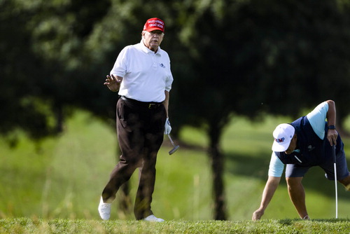 트럼프, 올해만 골프에 1000억 썼다