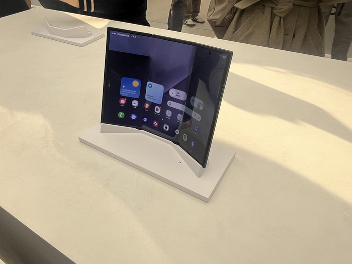 3단 폴더블 스마트폰 ‘갤럭시 Z 트라이폴드’ [안서진 기자]