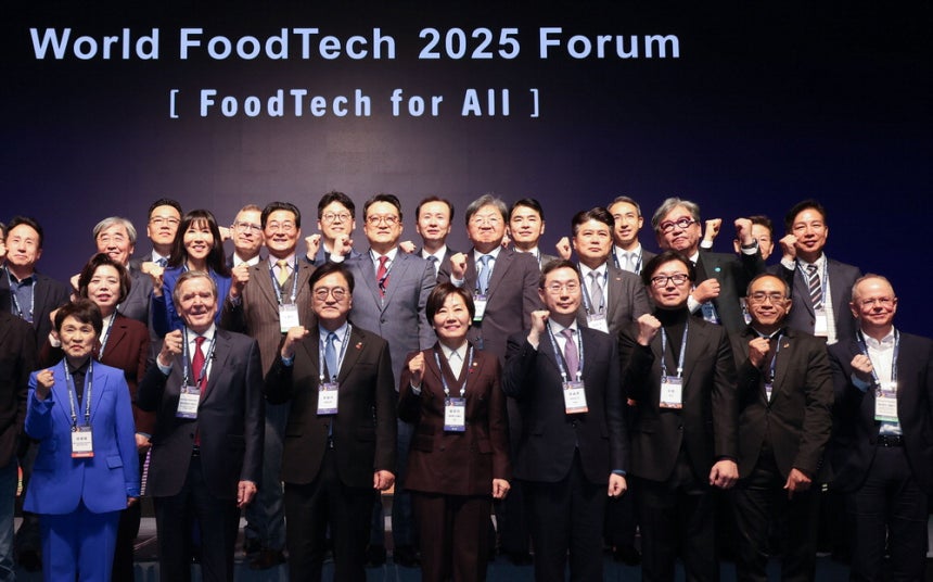 4일 서울 JW메리어트호텔에서 열린 '월드푸드테크포럼 2025'에서 강금실 전 법무부 장관, 게르하르트 슈뢰더 전 독일 총리, 우원식 국회의장, 송미령 농림축산식품부 장관, 장승준