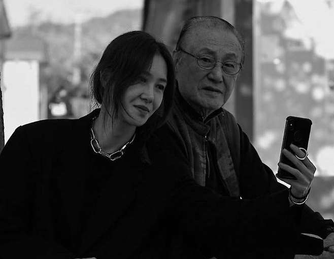  고 윤일봉(오른쪽)과 딸 윤혜진. 사진 | 윤혜진 SNS