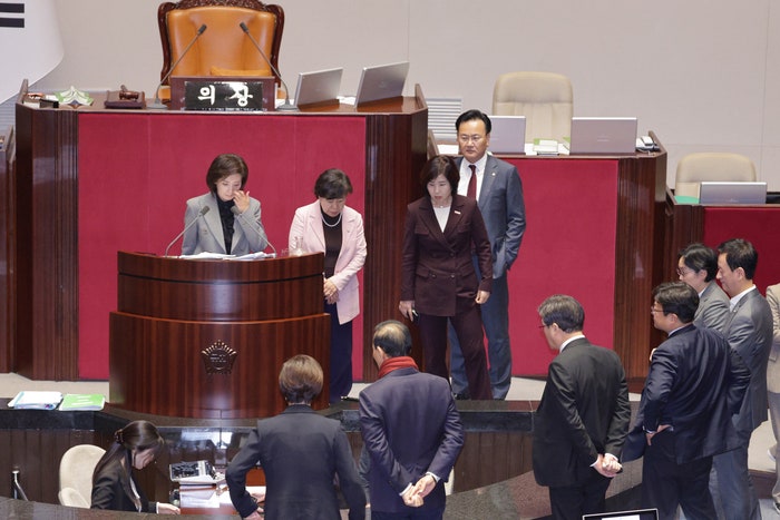 [속보] 우원식 의장, 나경원 <b>필리버스터</b> 도중 정회 선포