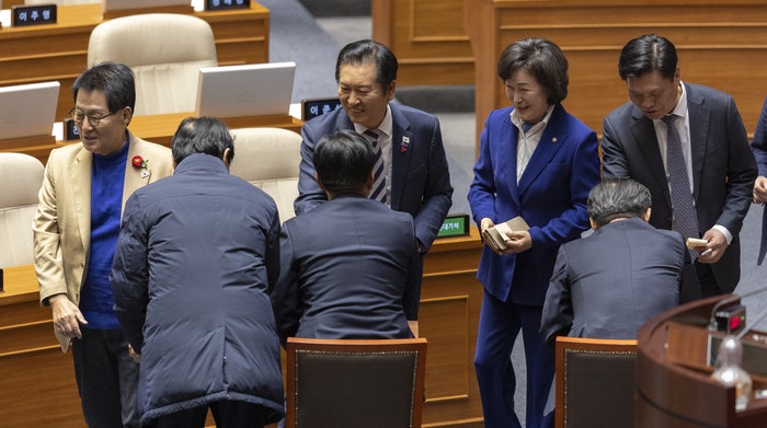 형사소송법 <b>개정안</b> 국회 통과…<b>은행법</b> 상정되자, 국힘 또 <b>필리버스터</b>