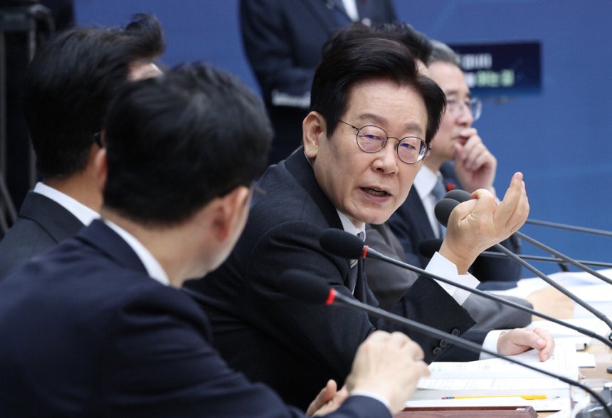 12일 이재명 대통령이 세종시 정부세종컨벤션센터에서 열린 과학기술정보통신부·개인정보보호위원회·방송미디어통신위원회 업무보고에서 발언을 하고 있다.  김호영 기자