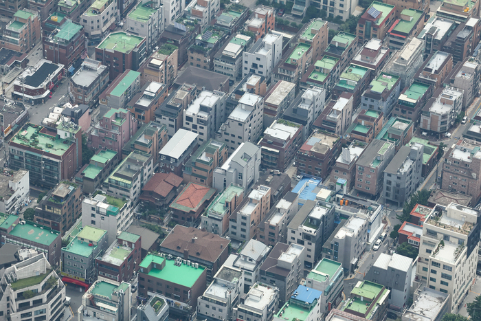  서울 송파구 롯데월드타워 전망대 서울스카이에서 바라본 서울 시내 빌라 단지의 모습.[연합뉴스]