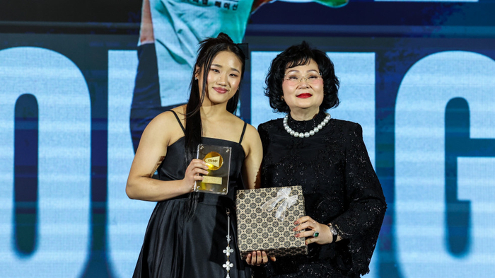<b>안세영</b>, 3년 연속 BWF <b>올해의</b> 여자 <b>선수</b>… 시상식서 2관왕 달성