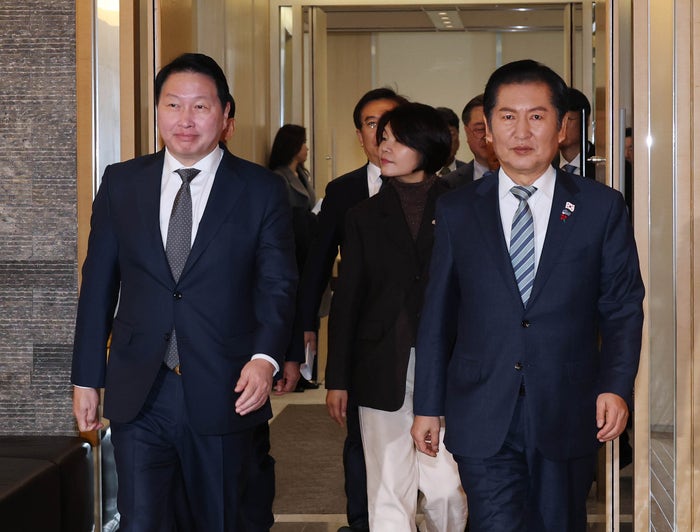 최태원 ‘지역별 <b>전기요금 차등제</b>’ 요구…정청래 “적극 검토”