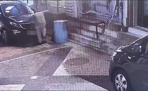  길고양이 학대하는 A씨 [동물자유연대]