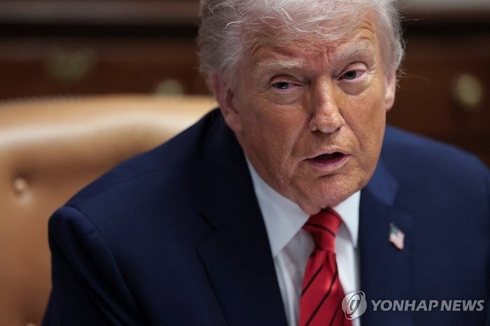 “생활비 감당 못해” <b>경제</b> 지지도 36%…<b>트럼프</b>, 집권 1·2기 통틀어 최...