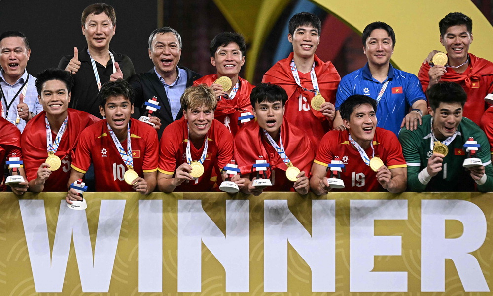 박항서 넘은 '<b>김상식</b> 매직'… <b>베트남</b> 축구 메이저 <b>3관왕</b>