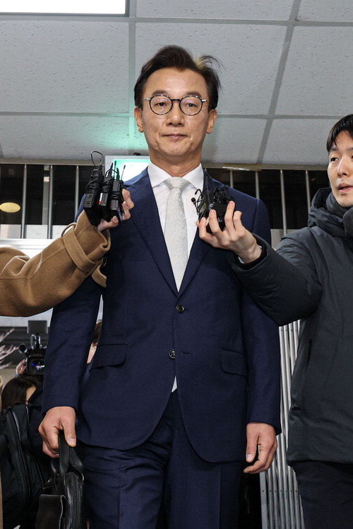 전재수 더불어민주당 의원이 19일 경찰청에 출석하고 있다.이승환 기자