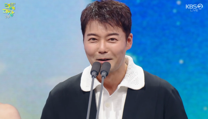<b>전현무</b> 친정서 첫 <b>대상</b>...“요즘 힘들었는데, 믿기지 않아”[2025 <b>KBS 연예</b>...