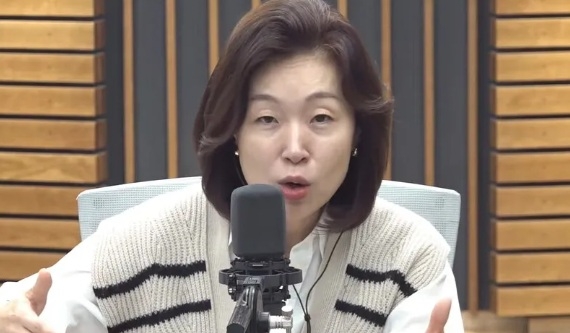  김현정이 라디오 하차 이유를 직접 밝혔다.[사진출처 = 유튜브 영상 캡처]