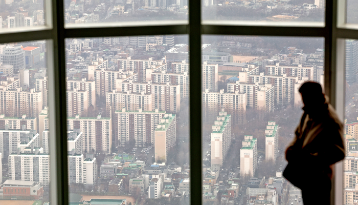  서울 송파구 롯데월드타워 서울스카이에서 아파트 단지가 보이고 있다.[뉴스1]