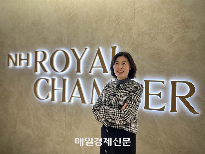  서울 서대문구 농협은행 본점에 위치한‘NH로얄챔버’에서 매경AX와 인터뷰를 진행한 김성희 NH WM 전문위원.지난 9월 개소한 로얄챔버는 고액 자산가 고객을 위한 특화 공간으로,투자자문,세무,부동산 컨설팅
