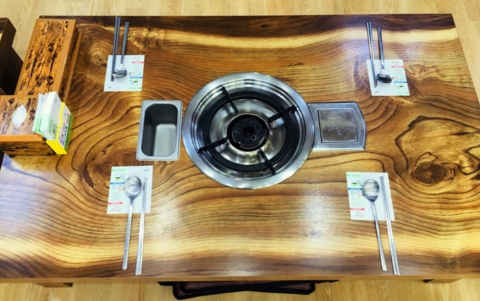 식당에서 냅킨 위에 수저 놓는 거, 오히려 더러울 수 있다?!