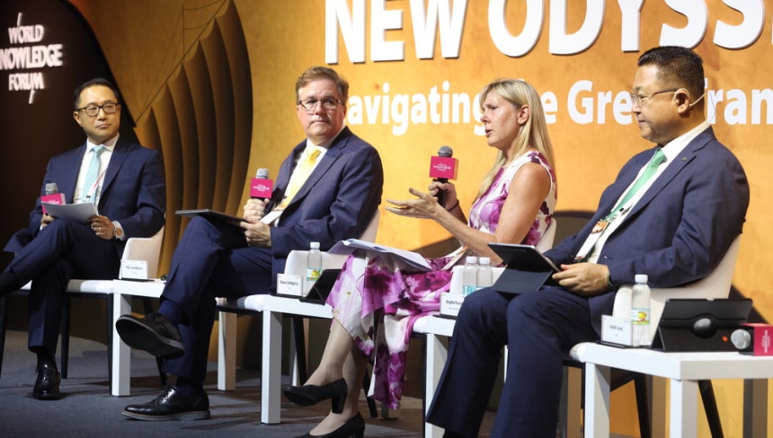 배준범 메이어브라운 파트너변호사,로버트 디나이트 주니어 퍼블릭서비스엔터프라이즈그룹(PSEG) 부사장,브리지치 포시 아폴로 글로벌매니지먼트 파트너,박인식 한국수력원자력 수출사업본부장(왼쪽부터)이 지난 9월 서울 