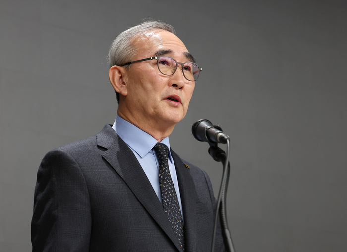  김영섭 KT 사장이 지난달 30일 서울 종로구 광화문 사옥에서 열린‘침해사고 관련 대고객 사과와 정보보안 혁신방안’브리핑에서 발언하고 있다.[사진 = 연합뉴스]