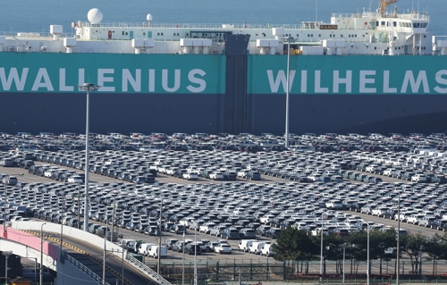  경기도 평택항에 수출용 자동차가 세워져 있는 모습.[연합뉴스]