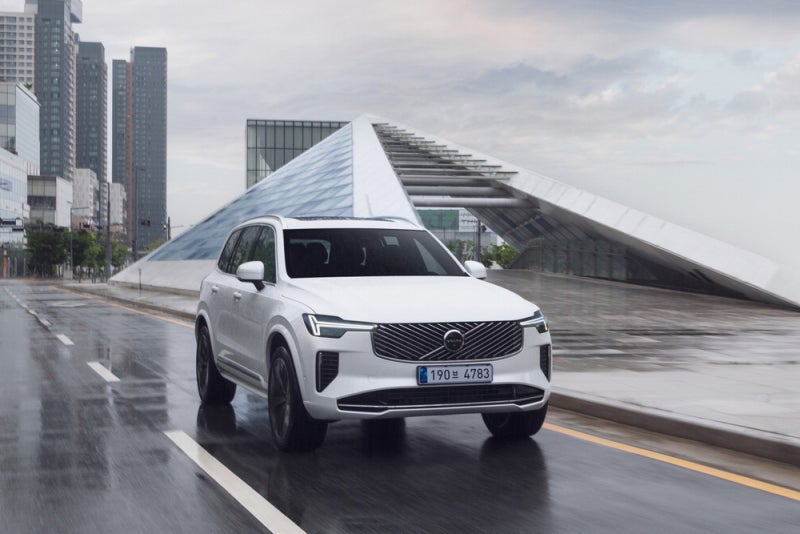 성능에 한번 놀라고, 외모에 두번 놀라고