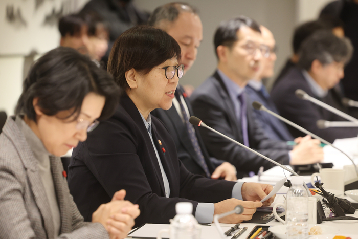  정은경 보건복지부 장관이 6일 서울 중구 달개비에서 열린 제2차 보건의료정책심의위원회에서 발언하고 있다.[연합뉴스]