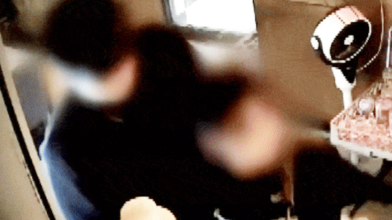  인천시 한 주점에서 손님이 직원을 성추행했다는 신고가 접수돼 경찰이 수사에 나섰다.[사진출처 = JTBC‘사건반장’]