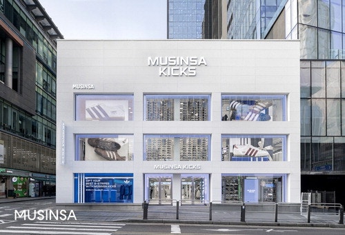 ABC마트에 도전하는 무신사 … 홍대에 신발 편집숍 첫 오픈