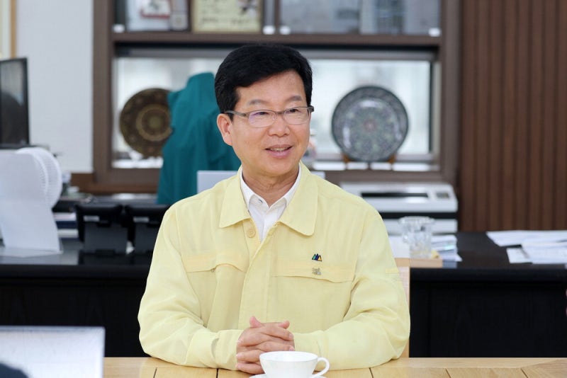 [지자체장이 간다] "與野 안가려"…현수막에 전국최다 과태료